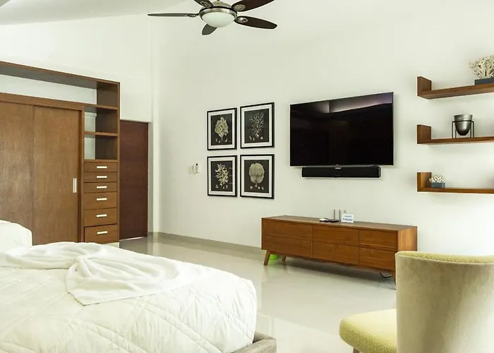 Rosmar Luxury Beachfront House *